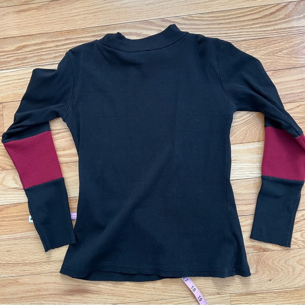 🛍Black & Burgundy Mock Neck Top🛍 - Picture 6 of 7